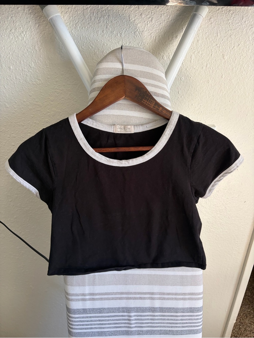 Black Short Sleeve Crop Tee
